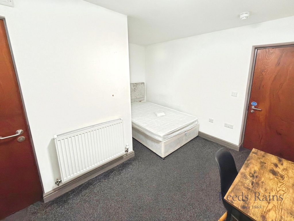 Property photo 3 of 10 Picture No. 12