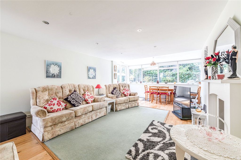 Property photo 3 of 16 Sitting Room