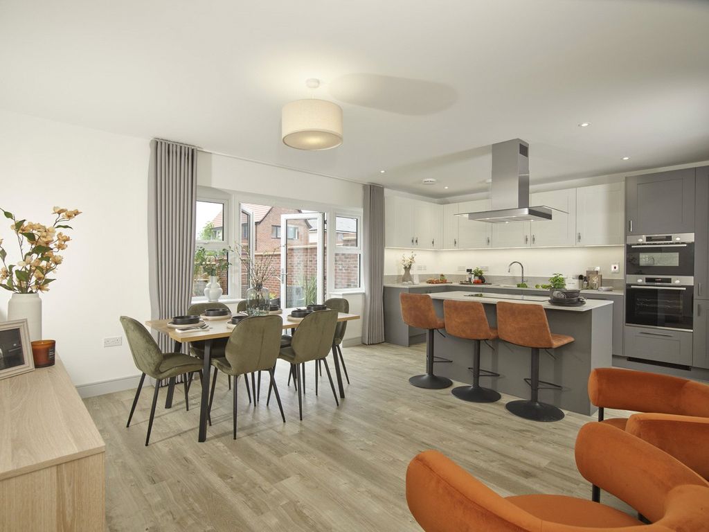 Property photo 3 of 15 Diner/Kitchen