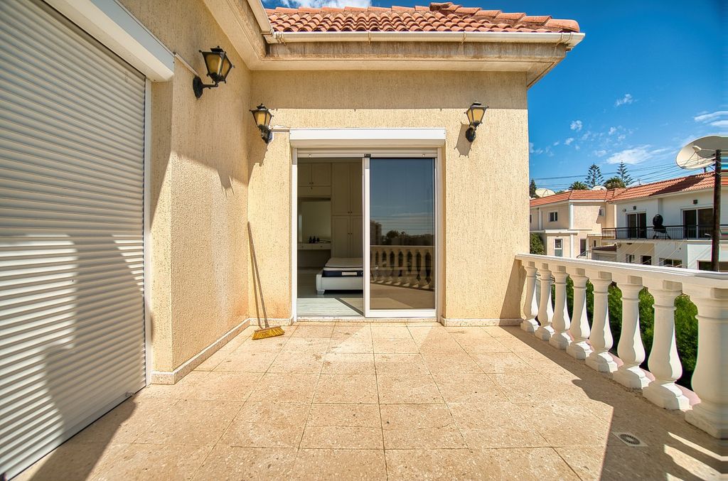 Property photo 3 of 42