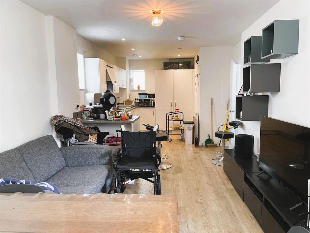 Property photo 3 of 10