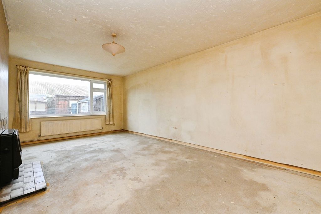 Property photo 2 of 17 Photo