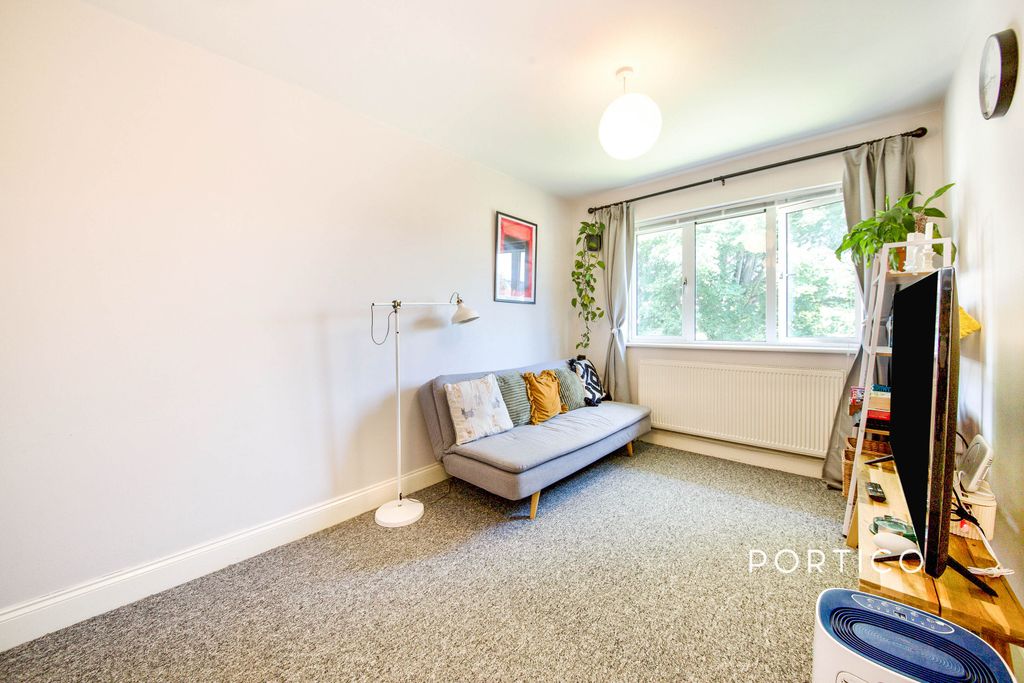 Property photo 1 of 7 Living Room