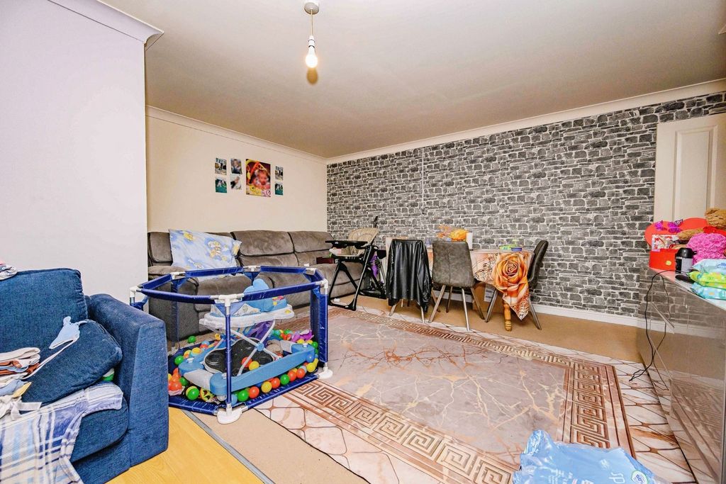 Property photo 3 of 9 Pbox-Img.Jpg