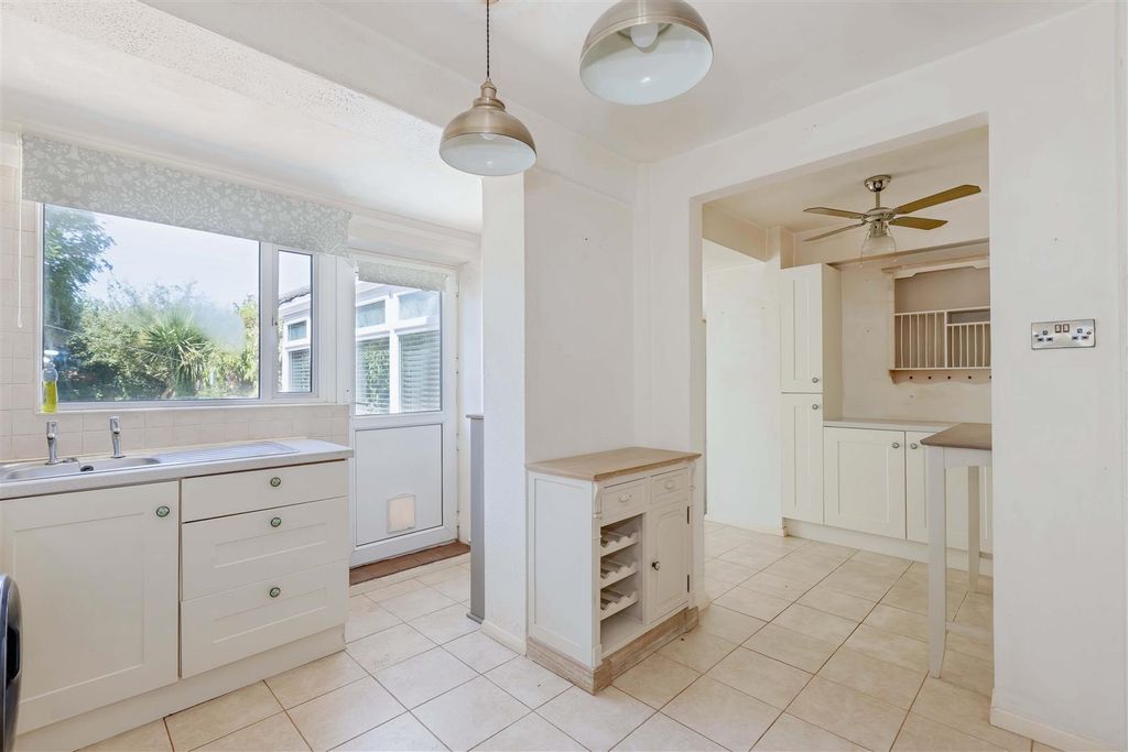 Property photo 3 of 20 Ferring St_18.Jpg
