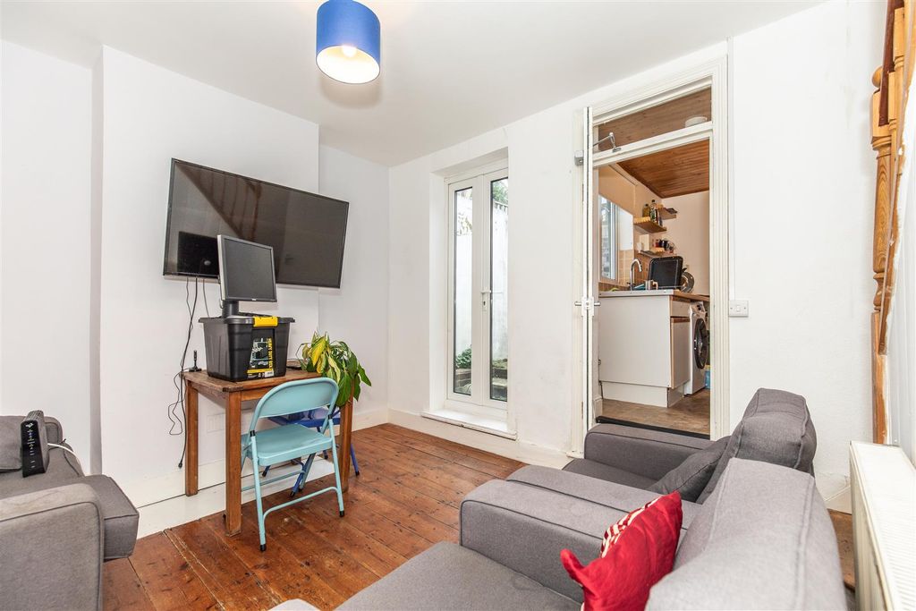 Property photo 3 of 12 Living Room