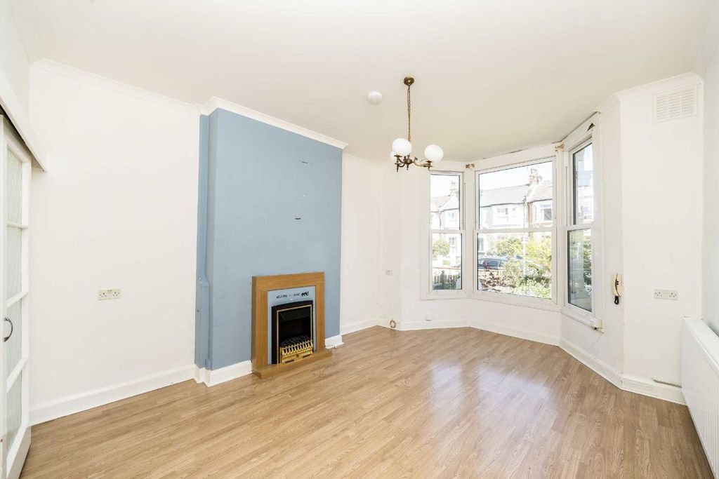 Property photo 2 of 6