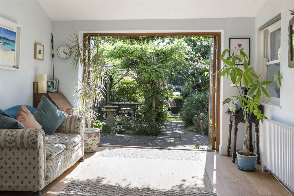 Property photo 3 of 19 Garden Room