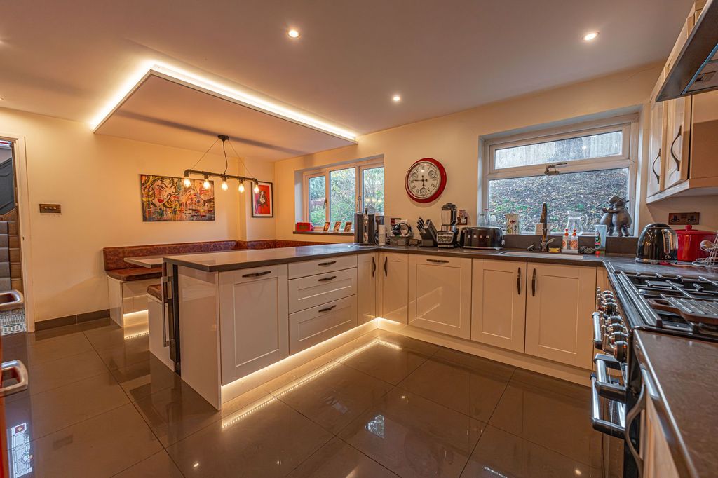 Property photo 2 of 45