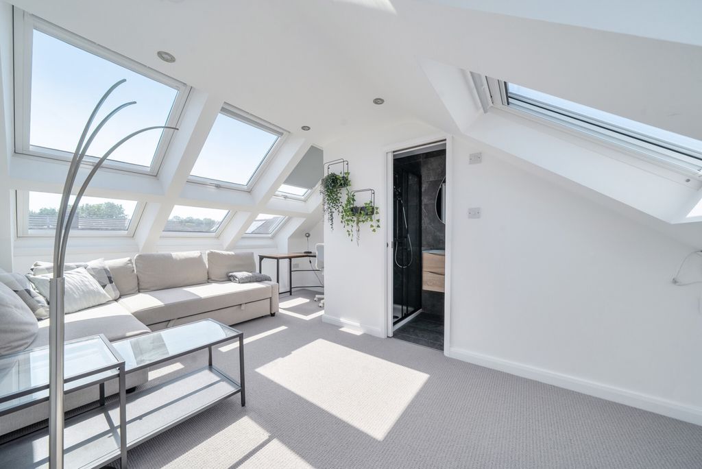 Property photo 3 of 17 1483536-15-6A3d85...