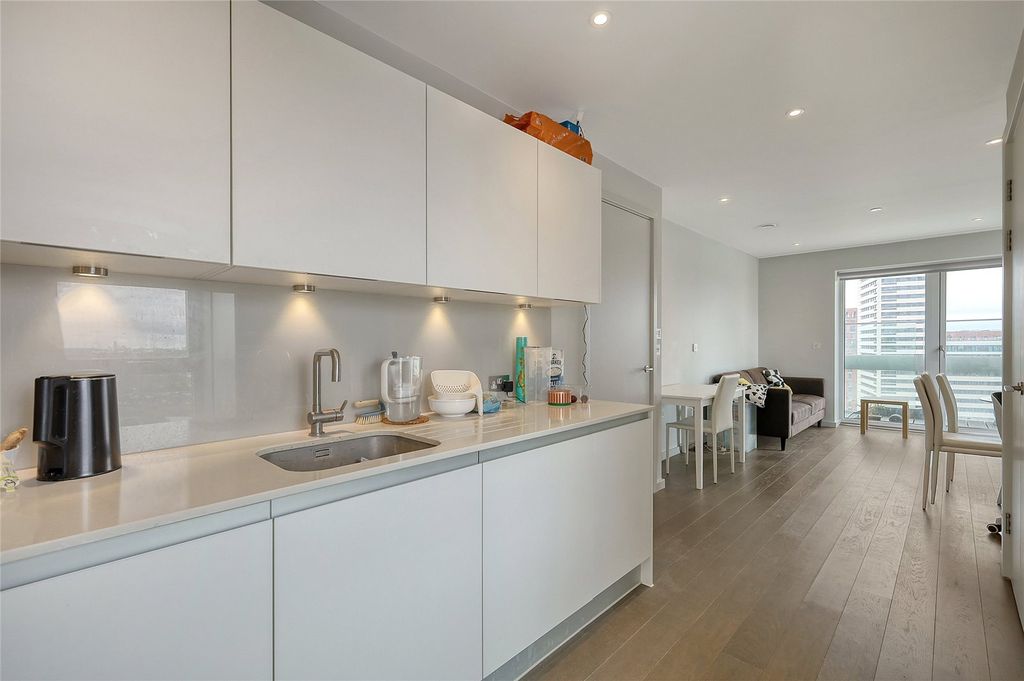 Property photo 2 of 11 Kitchen/Sitting Room