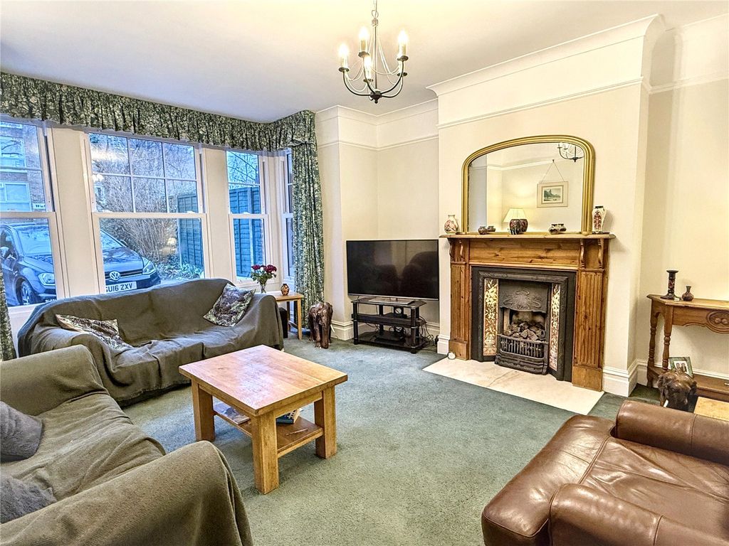 Property photo 2 of 21 Picture No. 82