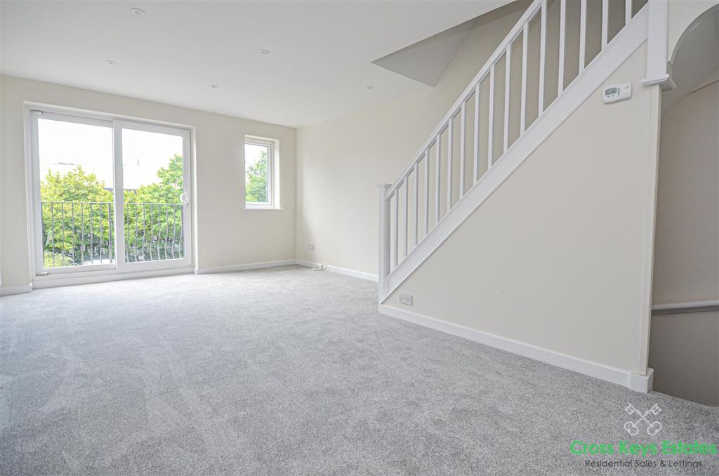 Property photo 2 of 13 Sitting/Dining Room