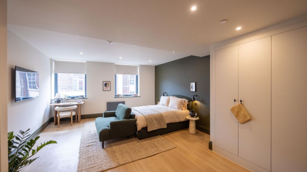 Property photo 1 of 20 Bedroom