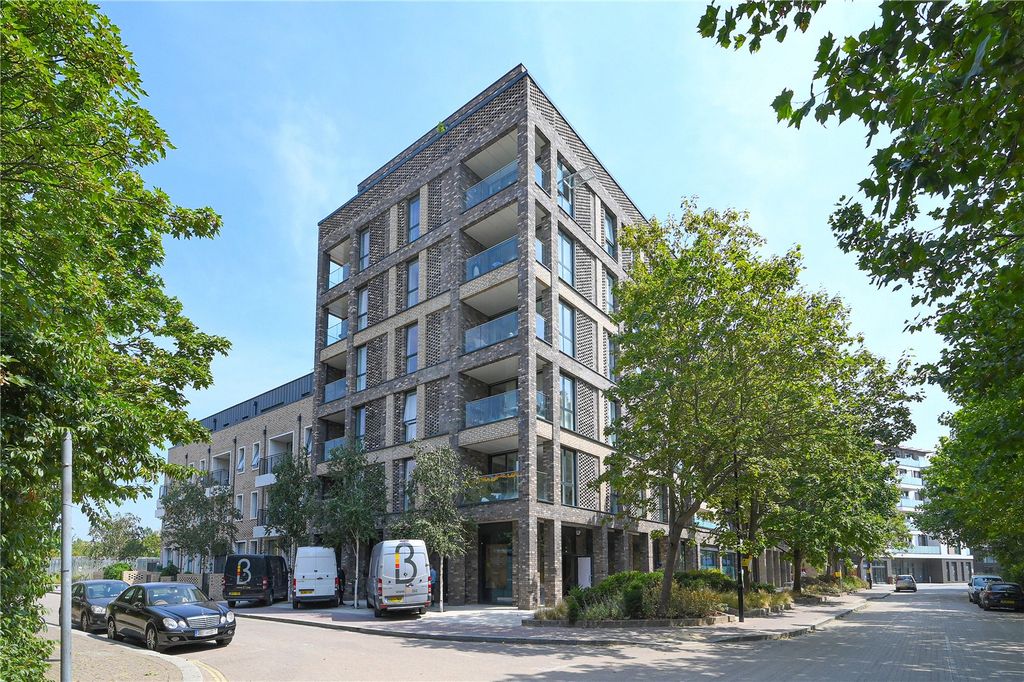 Property photo 3 of 7 External