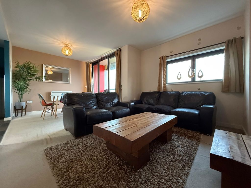 Property photo 3 of 12 Lounge 1