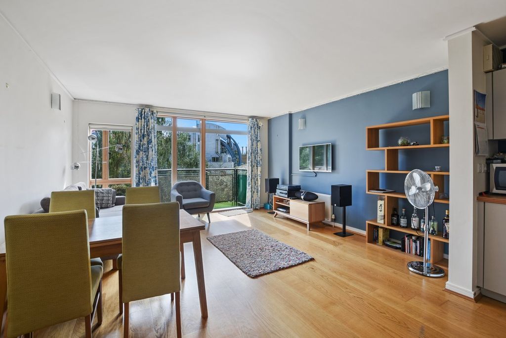 Property photo 2 of 8