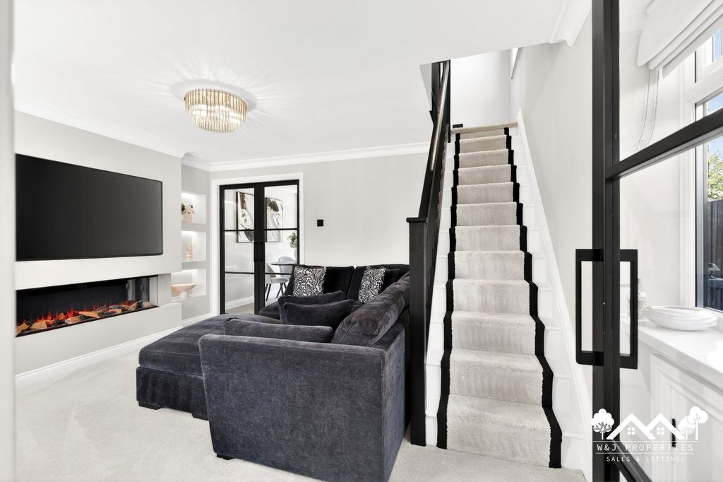 Property photo 3 of 35