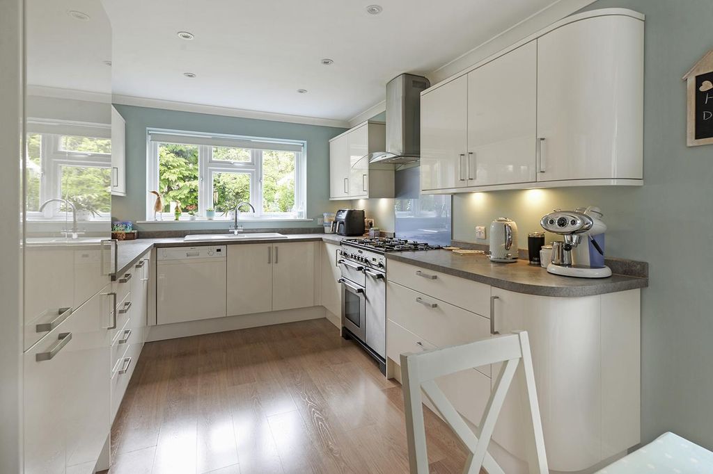 Property photo 3 of 21 65Roseleigh09.Jpg