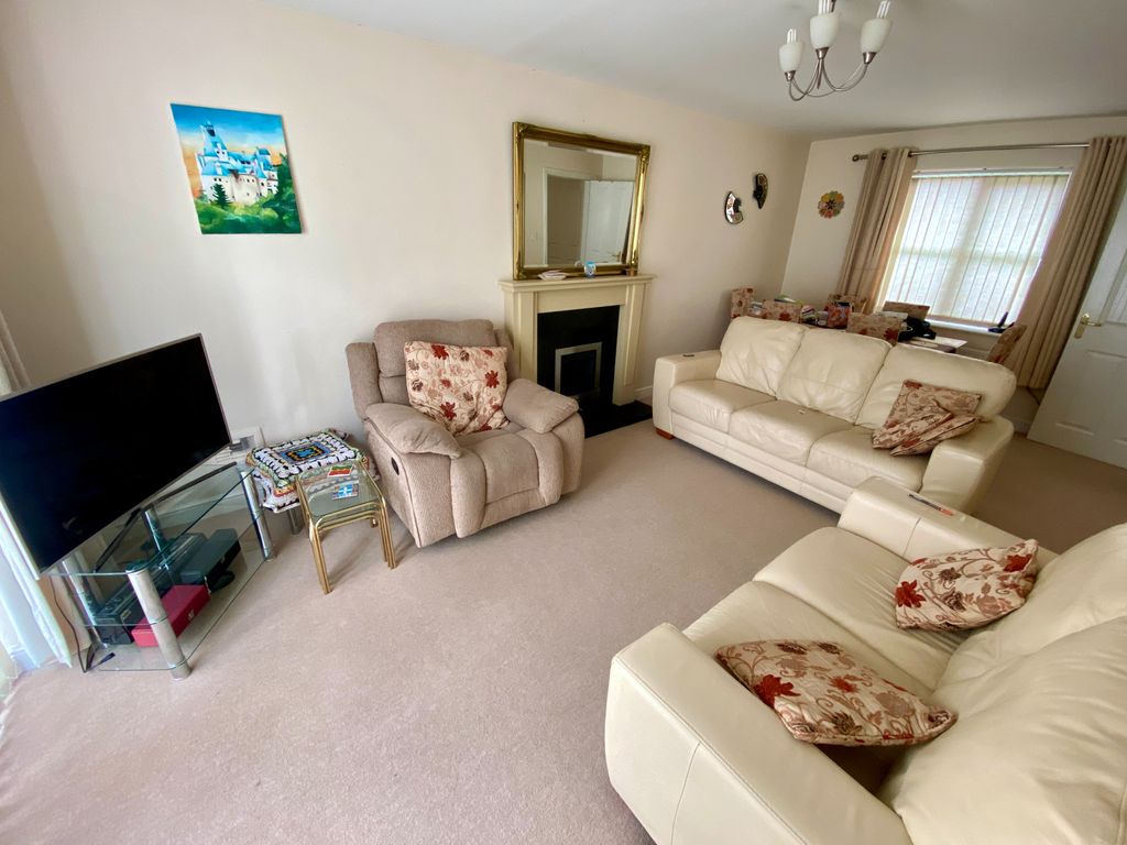 Property photo 3 of 28