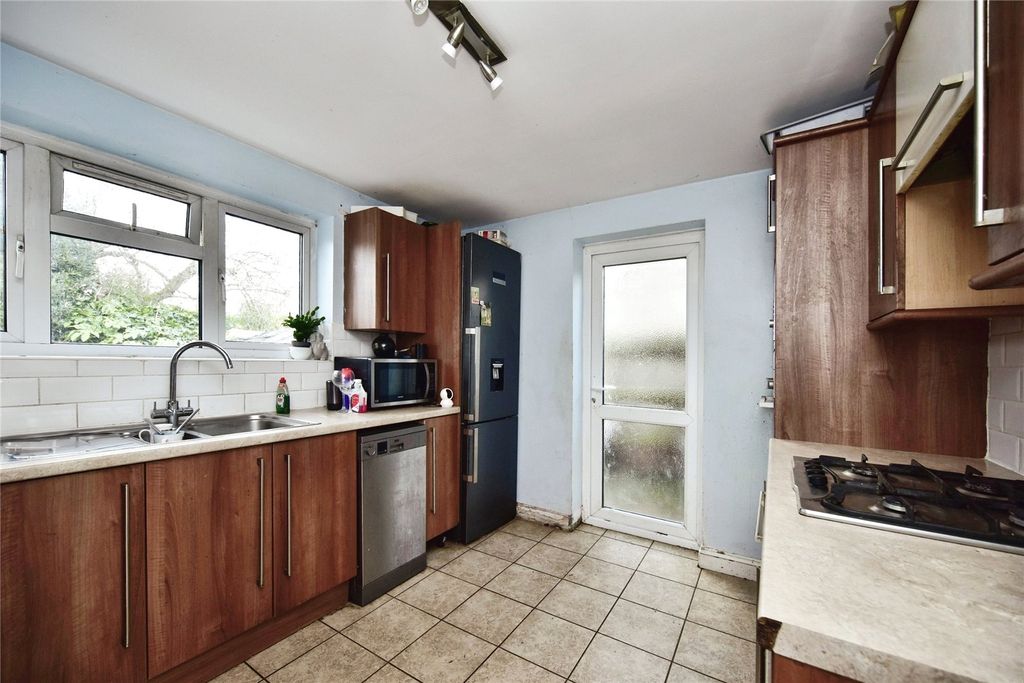 Property photo 2 of 10 Kitchen