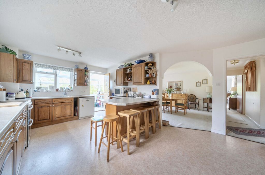 Property photo 2 of 44 1446833-12-69E92E...