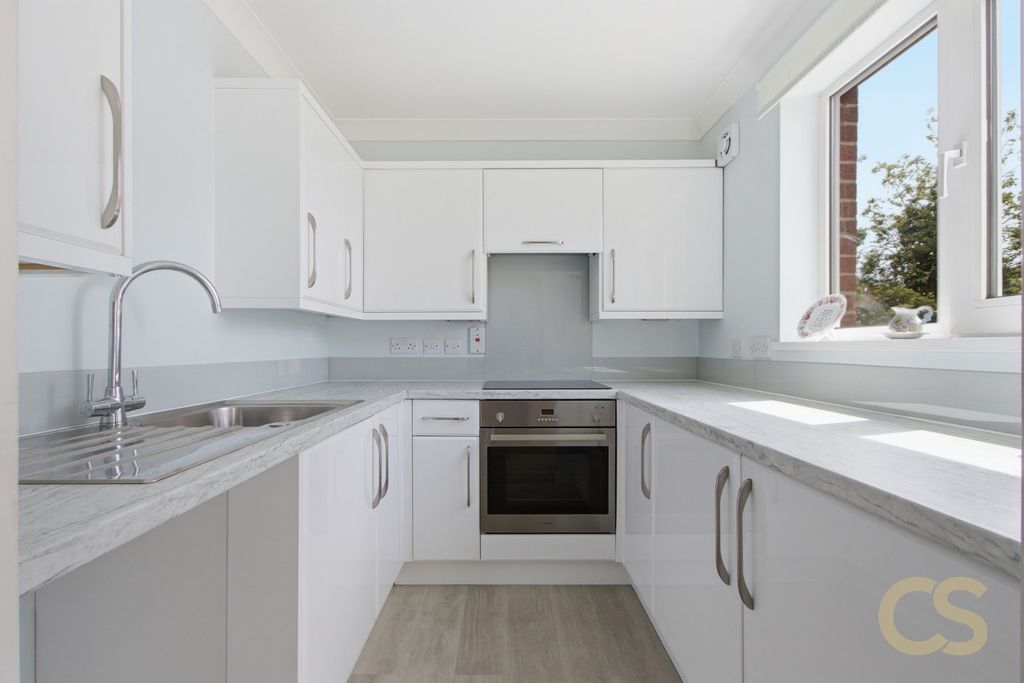 Property photo 3 of 13 5219055