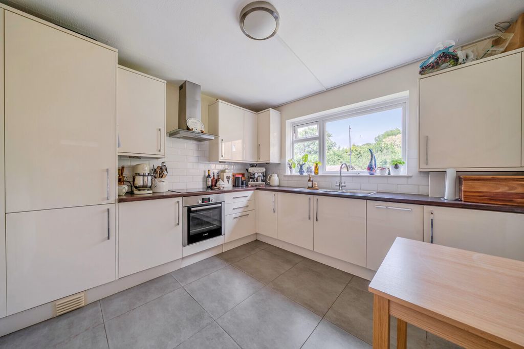 Property photo 1 of 14 1486072-11-6A4531...