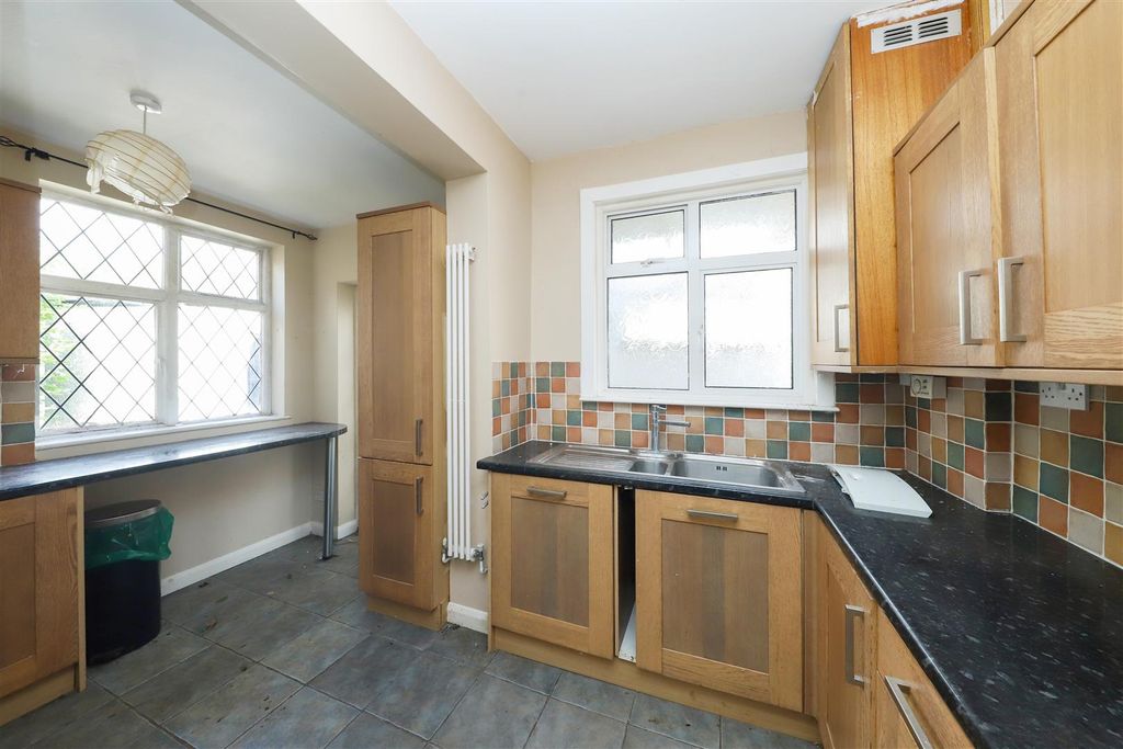 Property photo 3 of 13 Kitchen
