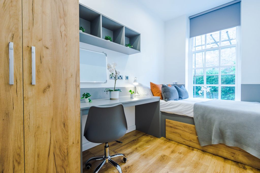 Property photo 2 of 42 Jesmond View, Block A, Flat 2, Bedroom 12