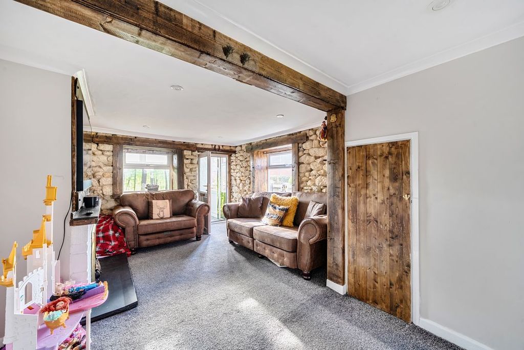 Property photo 1 of 12 137587910691dc4096B33E