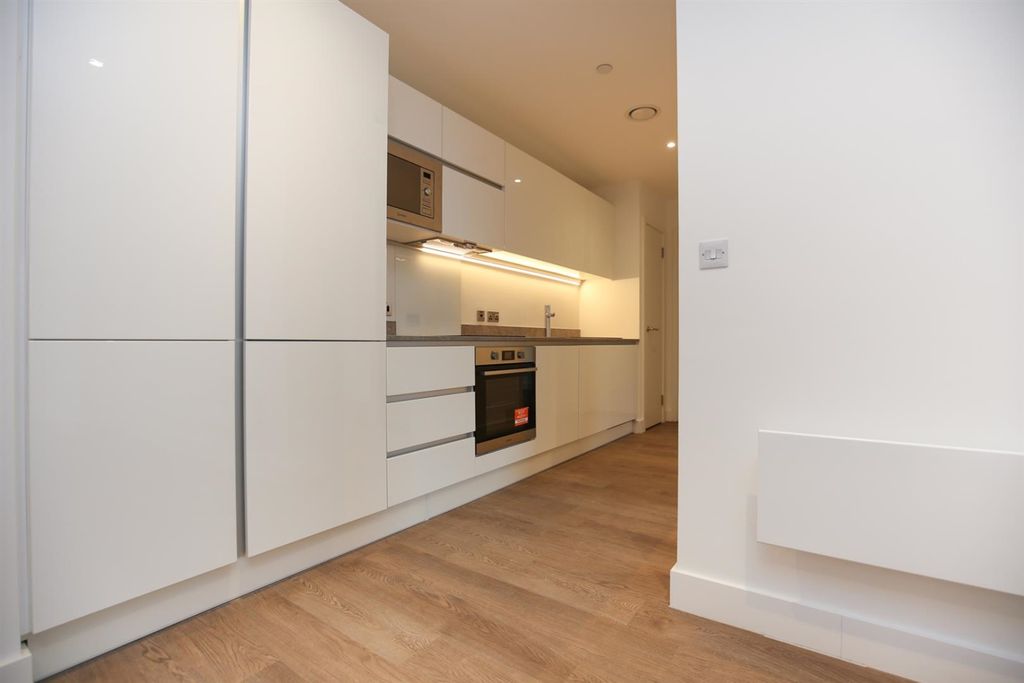 Property photo 3 of 8 E301B6De-6c60-4E62-Bcba-Aa48A7c6A61c