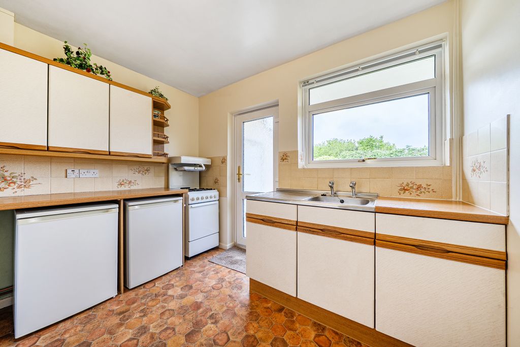 Property photo 3 of 20 Kitchen