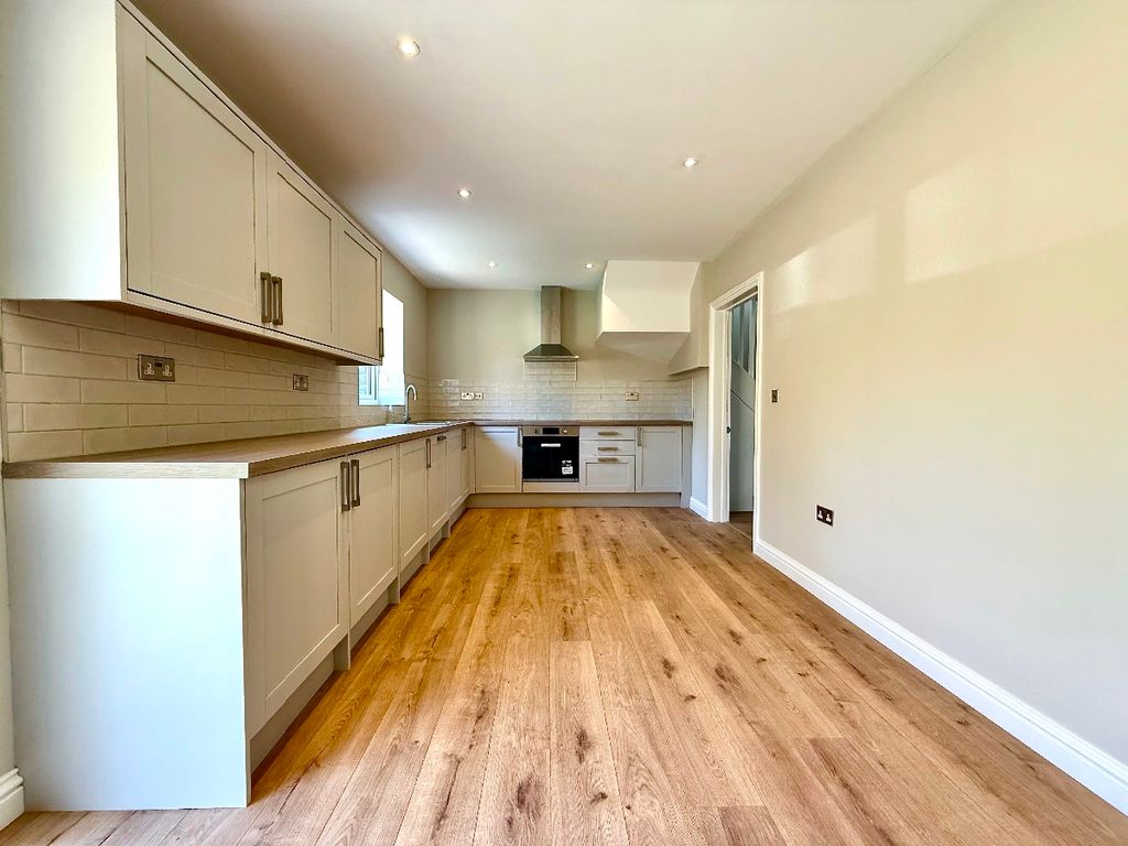 Property photo 3 of 26