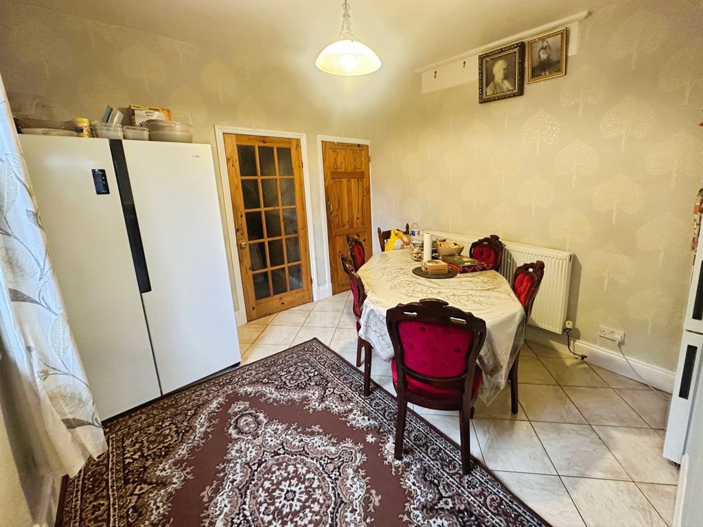 Property photo 3 of 17 Dining Room