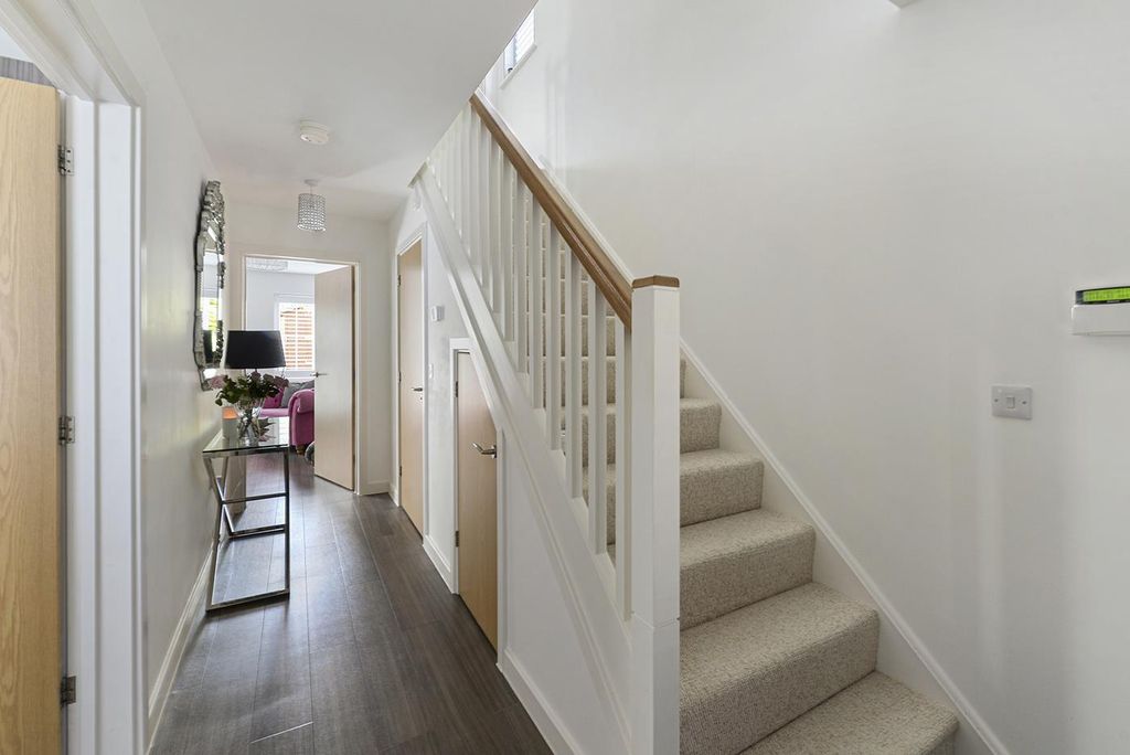 Property photo 2 of 16 Hallway