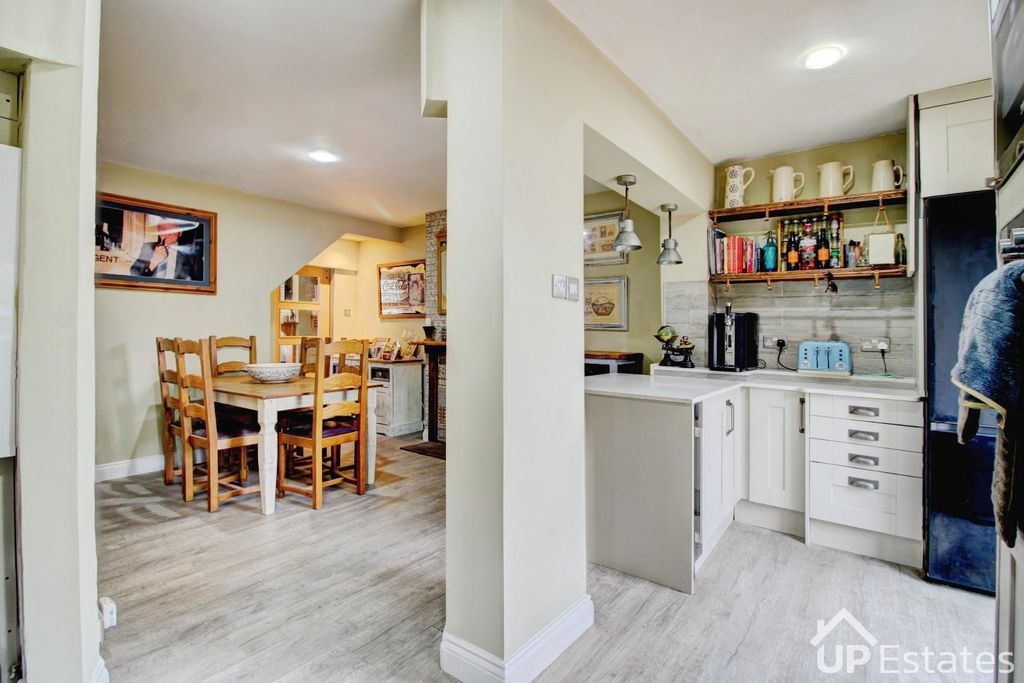 Property photo 3 of 20