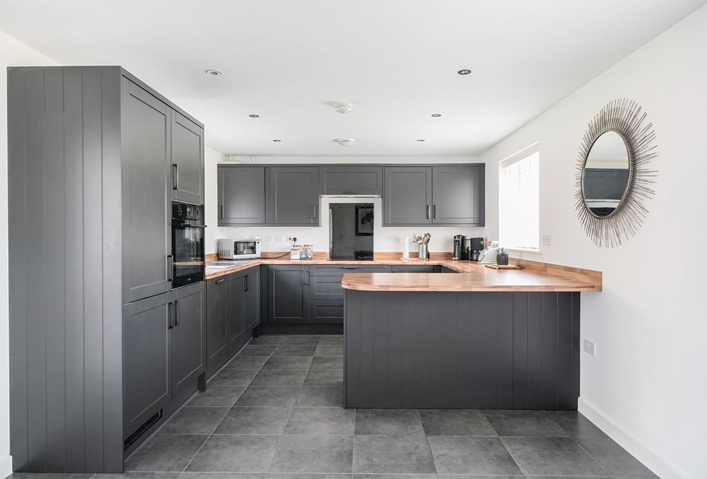 Property photo 2 of 18 Kitchen/Diner