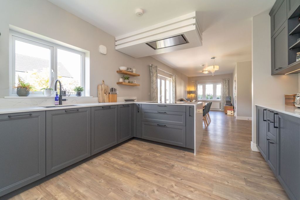 Property photo 3 of 30 Kitchen