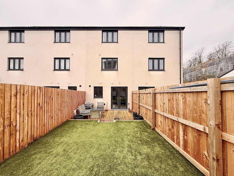 Property photo 1 of 19 Photo 24