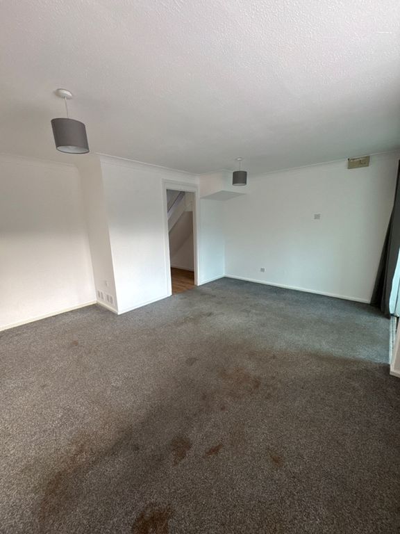 Property photo 2 of 11 Lounge