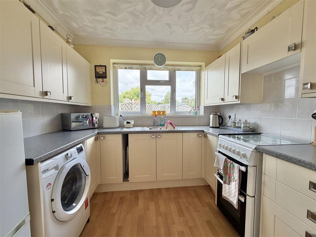 Property photo 2 of 14 Kitchen