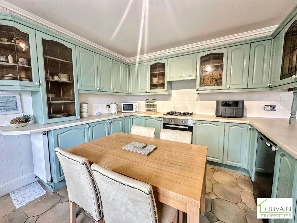 Property photo 2 of 29