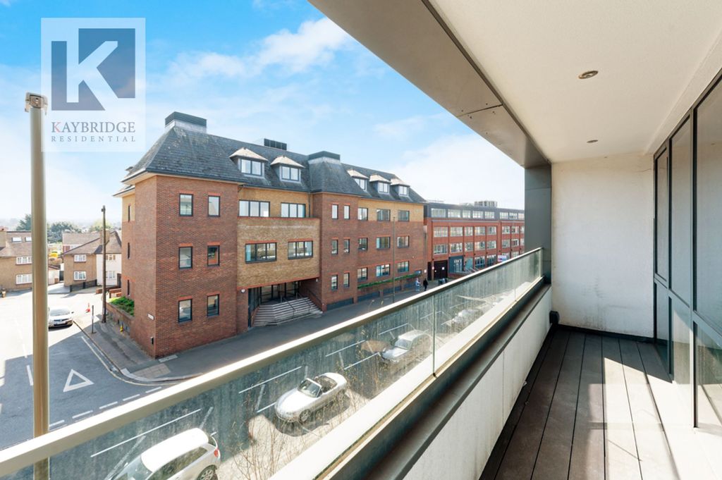 Property photo 2 of 12 Rosebery House, Kt17 1Bp