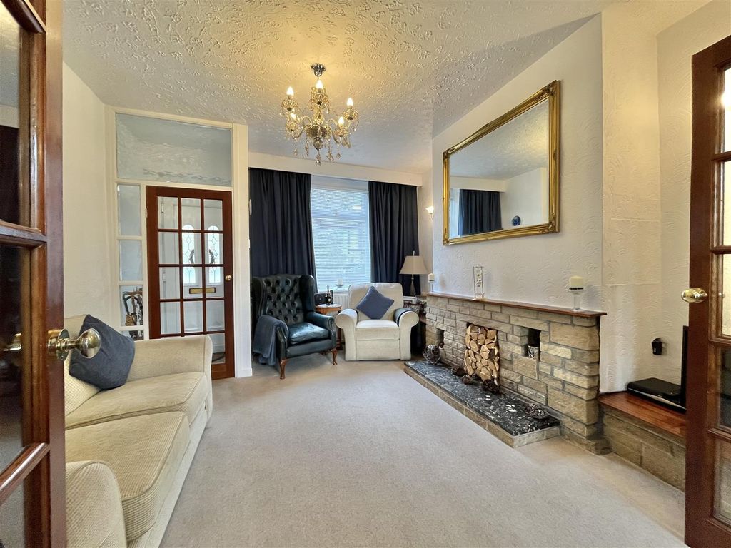 Property photo 3 of 12 Lounge