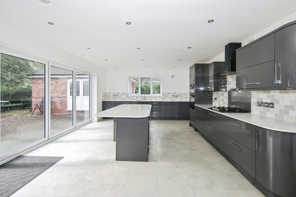 Property photo 3 of 30 Pbox-Img.Jpg