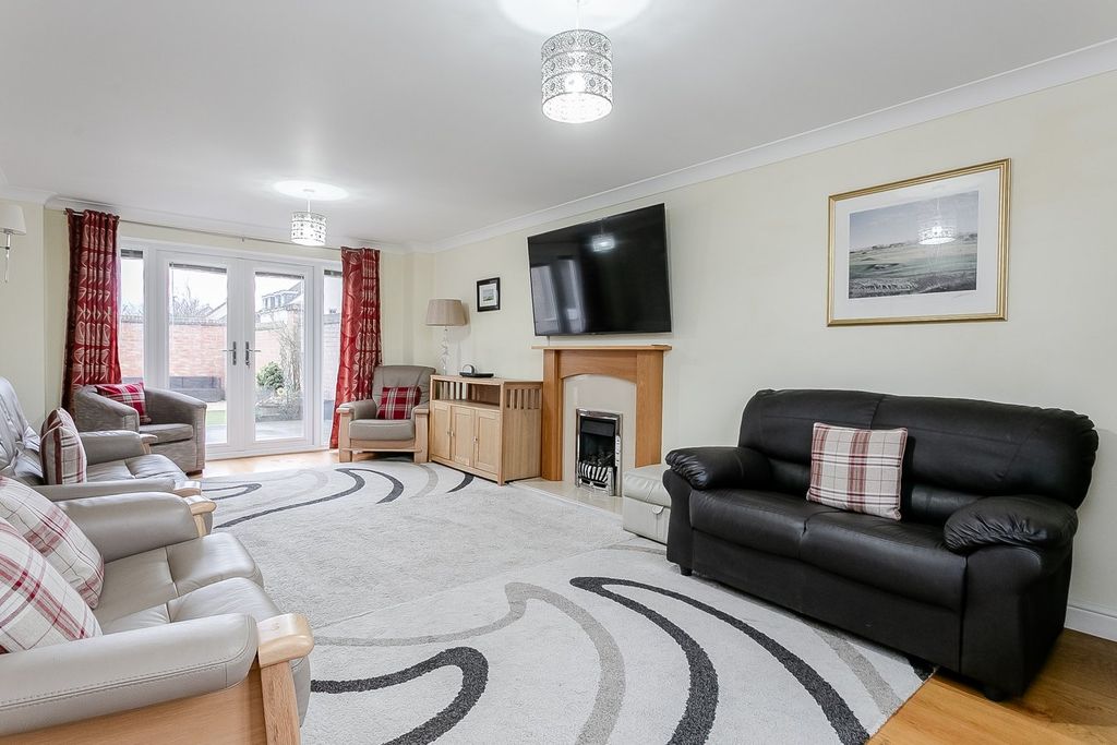 Property photo 2 of 36