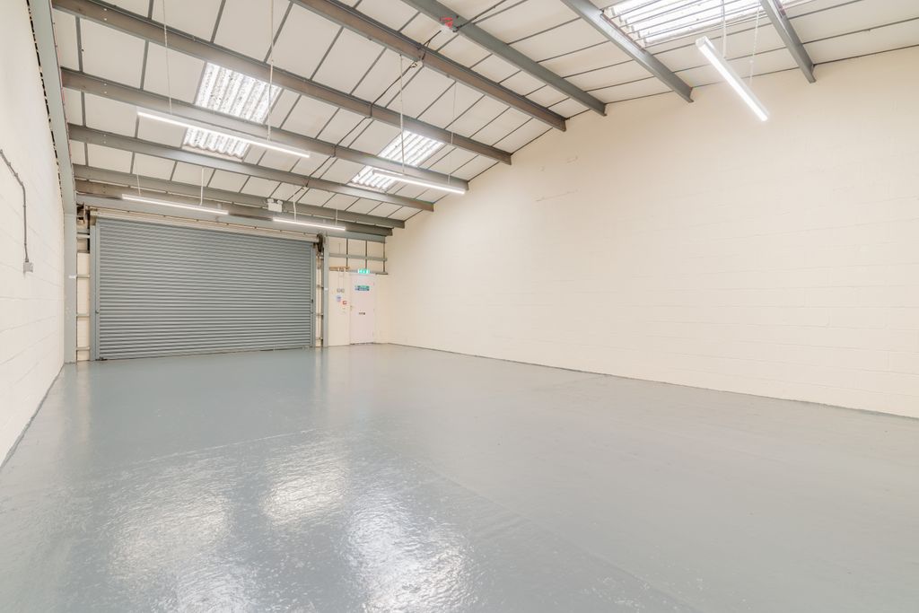 Property photo 3 of 10 8683497-Interior03-800