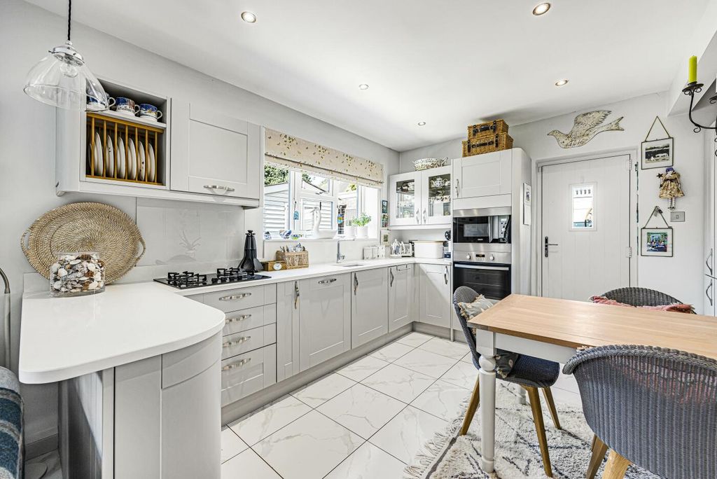 Property photo 3 of 26 21_63995.Jpg