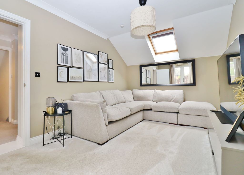 Property photo 3 of 25
